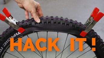 Bike Hack fürs Reifenaufziehen mit Klammern aus dem Baumarkt