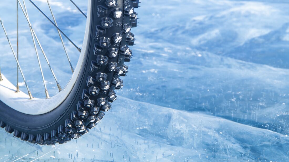 Mit Spikes Winterreifen am Fahrrad sicher durch Eis & Schnee