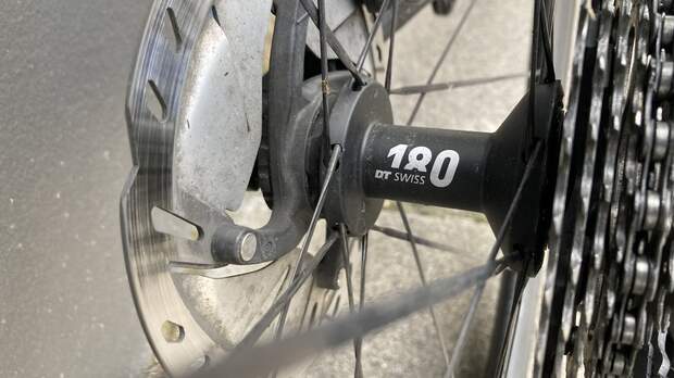 DT Swiss 180-Nabe an den neuen ARC 38 Laufrädern.