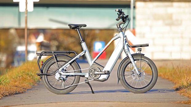 Das City E Bike Bergamont Hans-E räumt im ELEKTROBIKE-Test 2023 einen Redaktions-Tipp ab.