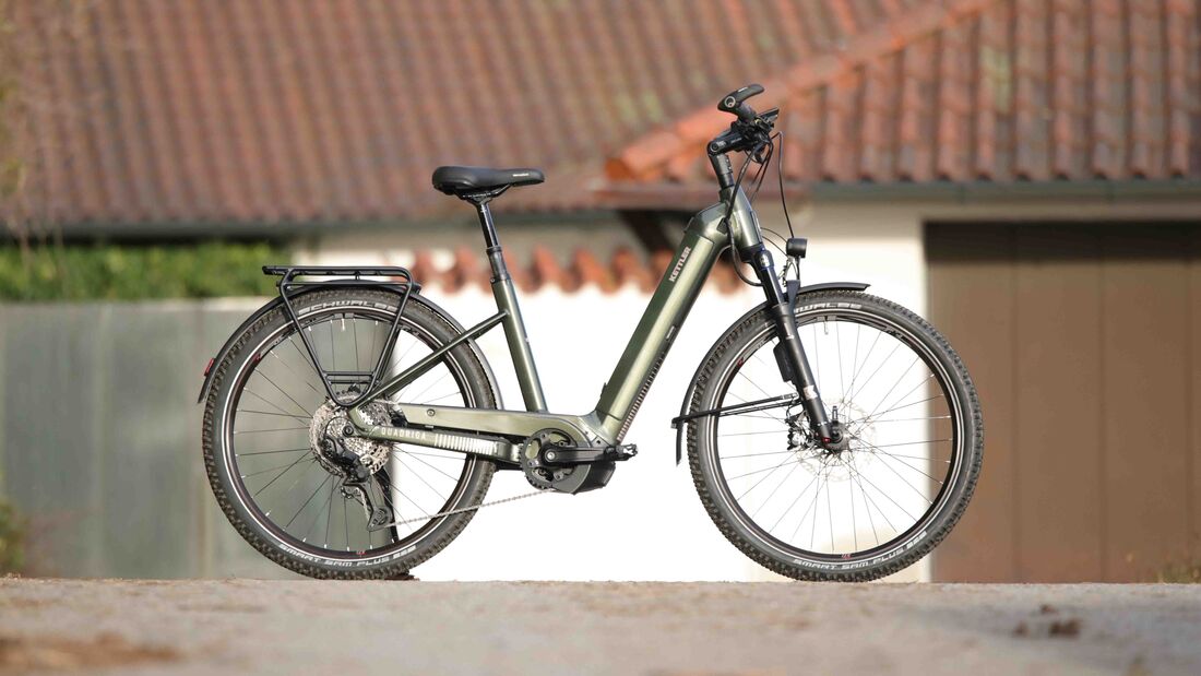 Das Kettler Quadriga Town & Country Comp ABS CX11 LG räumt im ELEKTROBIKE-Test 2023 den Testsieg City E Bike ab.