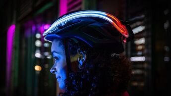 Eurobike 2023 I Kurioses von der Eurobike I LED-Leuchtstreifen für Fahrradhelme