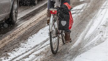 Fahrradsturz im Winter bei Eis und Schnee