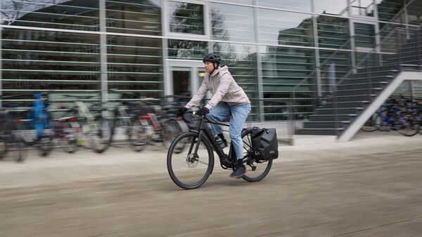 Gravel E-Bike Cube Nuroad Hybrid Action Alltag