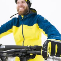 Ist man rundum warm verpackt, kann man die besonderen Reize einer winterlichen Mountainbike-Tour ohne Einschränkungen genießen.