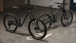 Mit dem 141 und 161 stellt die UK-Marke Privateer die Neuauflage des All-Mountain- und Enduro-Bike aus Aluminium vor.