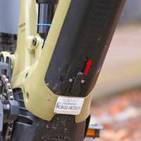 Pfiffiger Verschluss des Akkuschachts am Corratec E-Power MTC 120
