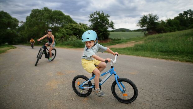 Die 7 besten Abschlepphilfen für Fahrradtouren mit Kindern
