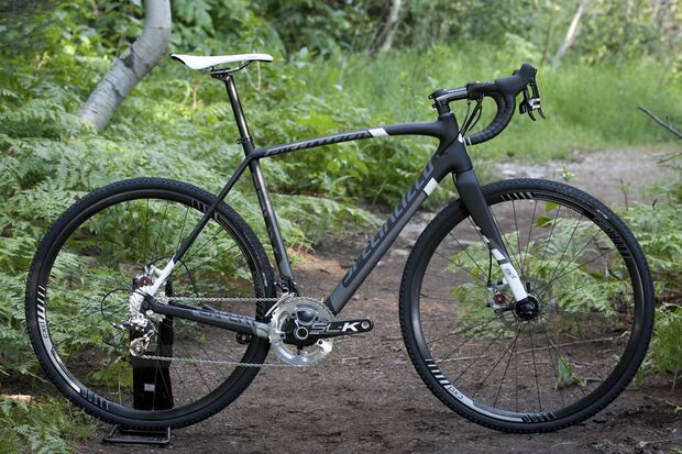 RB-2013-Specialized-Crux-Expert-Carbon-Disc-cyclocross-bike-draussen-nils (jpg)
