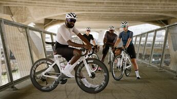 Rennradschuhe, Aerowave,Powerstrap,Actionfoto auf Brücke