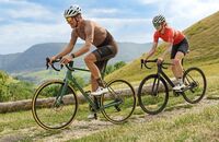 Rennräder,zwei Fahrer,am Berg,Actionfoto