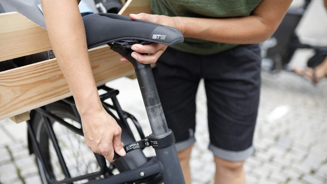 Test E-Bike I Kompaktes E-Lastenrad I Moca Detail verstellbare Sattelstütze