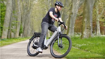 Trekking E-Bike Gudereit Evo 13.5 Action im Schlosspark Stuttgart