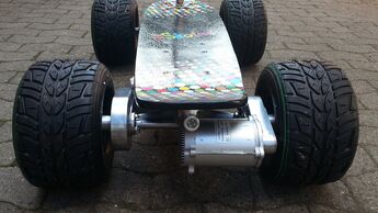 UB-verrueckte-E-Fahrzeuge-E-Skateboard-1 (jpg)