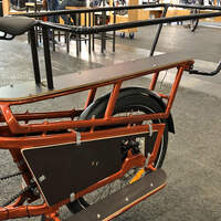 Upland Longtail E-Cargobike Kindersitz-Heck