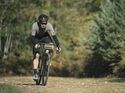 YT  Szepter Gravel Bike mit Federgabel in Aktion auf dem Trail