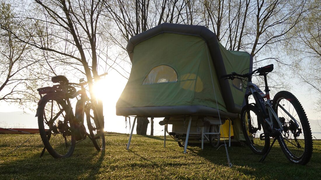 Zelt-Anhänger B-Turtle - Camping mit dem E-Bike