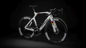 Das neue Colnago Y1Rs in der Lackierung für Tadej Pogacar