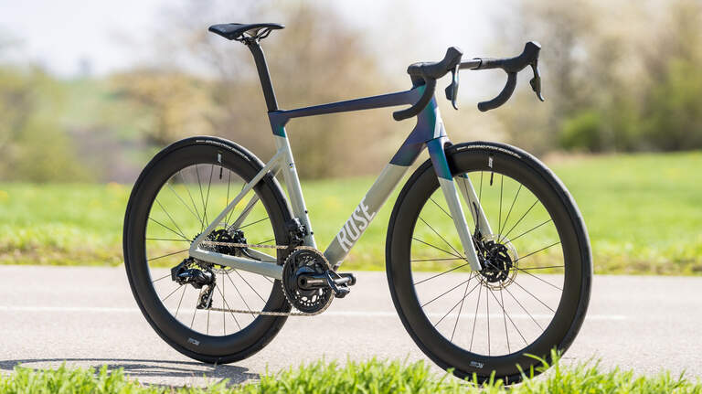 Rose XLITE 06 Force AXS,Rennrad,Test,schräge Frontansicht
