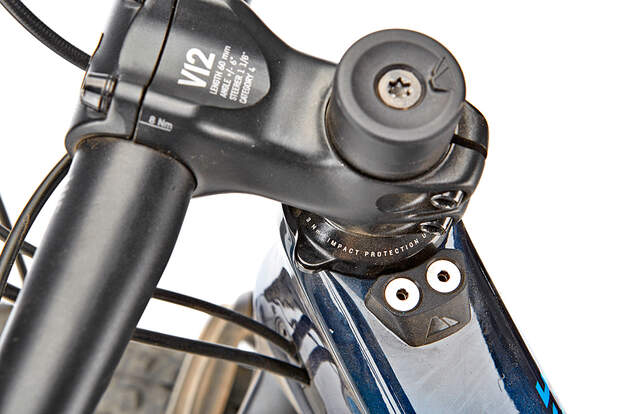 mb-0216-canyon-spectral-cf-9-0-detail-drake-images (jpg)