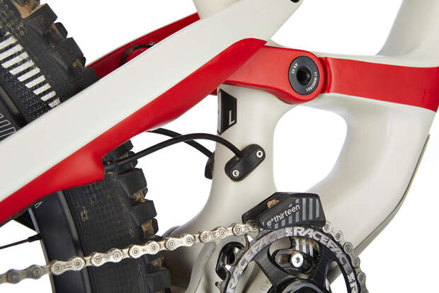 mb-0518-megatest-enduros-yt-detail-2 (jpg)