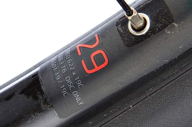 mb-0617-carver-strict-900-29-detail-02-benjamin-hahn (jpg)