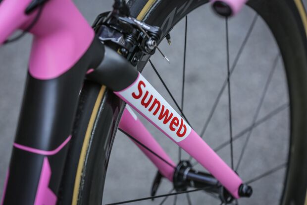 rb-Giant-Dumoulin-Pink-002-Giro-2017 (jpg)